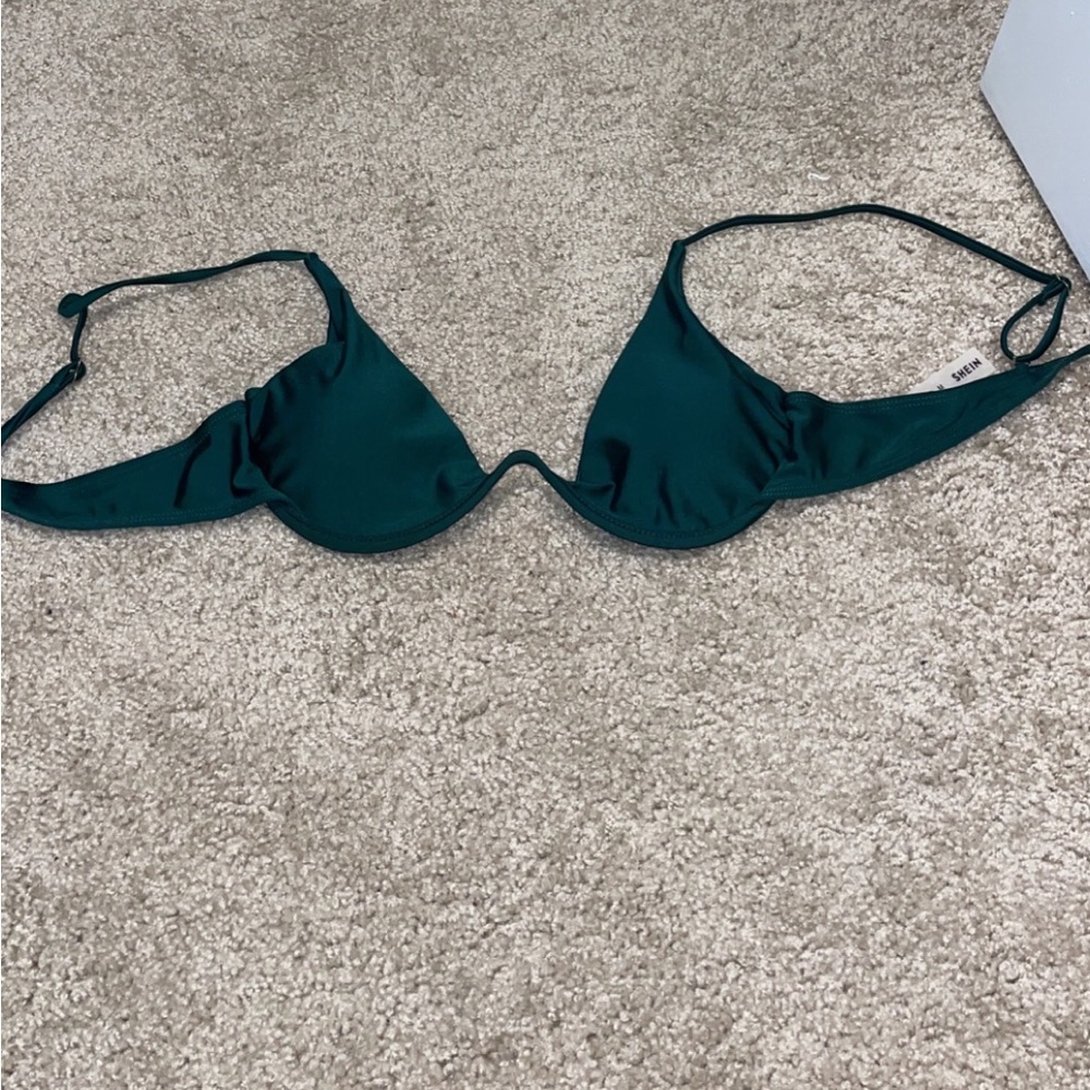 🤍3/$15 NWOT Green Underwire Bikini Top